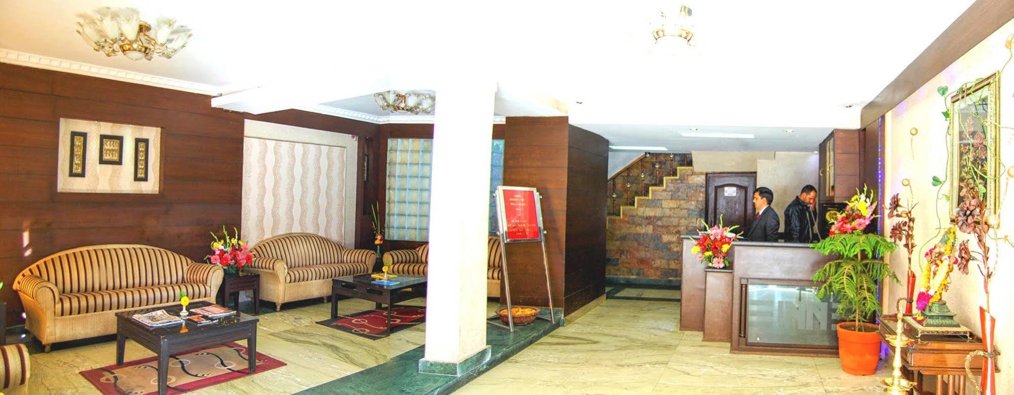 Hotel Angel'S Inn Manāli Екстериор снимка